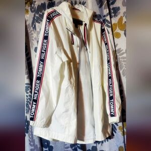 Tommy Hilfiger Women's Anorak Windbreaker -Stylish, Casual, and Signature Design
